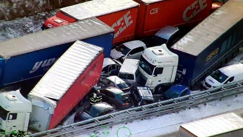 KARAMBOL NA AUTO-PUTU: Lančani sudar 20 automobila i 16 kamiona kod Praga (FOTO/VIDEO)