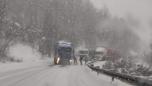 VOZAČI OPREZ NA AUTO-PUTU E-80: Sneg u zoni tunela Sarlah, Pržojna padina i Progon