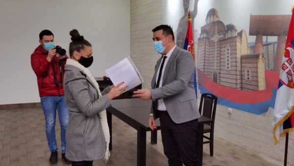 КРОВ НАД ГЛАВОМ ЗА БУДУЋНОСТ: Привремени орган општине Митровица доделио решења за 36 станова