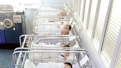 SVAKOG SATA JEDNO NOVOROĐENČE: U porodilištu u Novom Sadu za dan rođene 24 bebe