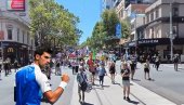 HAOS U MELBURNU: Desetine hiljada ljudi na ulicama, skandiraju Novakovo ime