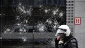 ХАОС НА УЛИЦАМА БРИСЕЛА: Сузавцем и воденим топовима на демонстранте (ФОТО)