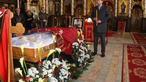 БЛАГОСТ ДИВНОГ СРЦА: Градоначелник ШАпца Пајић одао почаст епископу Лаврентију