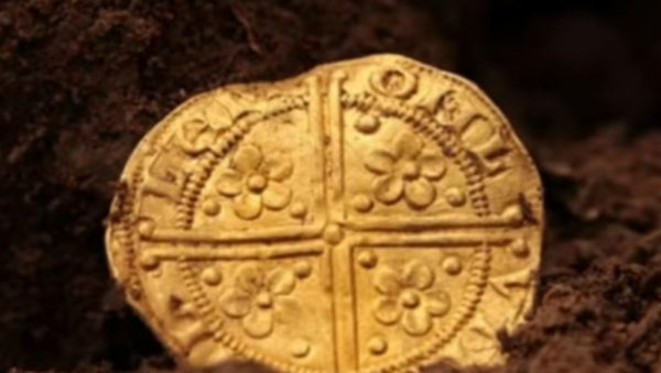 ПОГЛЕДАЈТЕ КАКО ИЗГЛЕДА НОВЧИЋ ОД 772.000 ЕВРА: Златник краља Хенрија Трећег је пронађен у пољу (ВИДЕО)