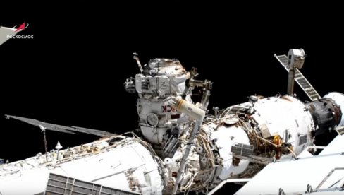 "ŠETALI" SVEMIROM SEDAM SATI: Ruski kosmonauti povezali novi modul „Pričal“ (VIDEO)