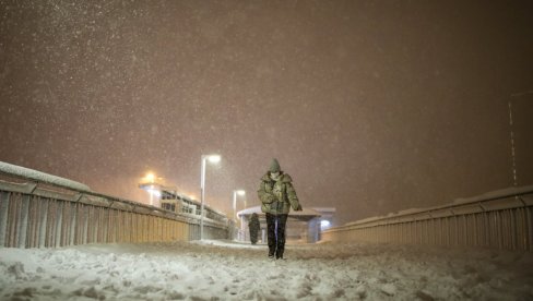 ТУРСКА КАО АЉАСКА: Летови из Истанбула обустављени, после 29 година снег пао на плажама Анталије (ФОТО/ВИДЕО)
