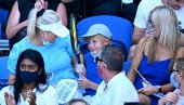 KIRJOS JE DRUGI ČOVEK:  Kontroverzni australijski teniser svakodnevno pokazuje novo lice, sada je obreadovao dečaka u publici (FOTO)