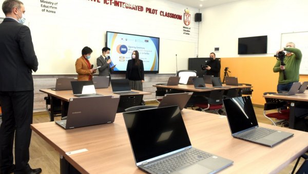 ПРВИ У ЕВРОПИ: Филолошка гимназија добила најмодернију високотехнолошку учионицу (ВИДЕО)