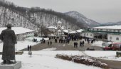BIO JE DUHOVNIK ZA LEGENDU: Reka ljudi se oprostila od vladike Lavrentija u manastiru Soko grad (FOTO)