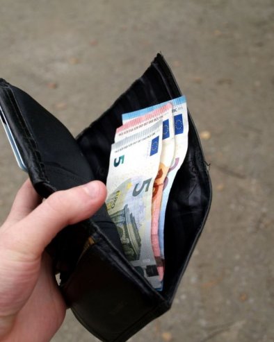 ЈЕДНУ СТВАР НОСИМО У НОВЧАНИКУ, А ВЕРУЈЕ СЕ ДА ПРИВЛАЧИ ЛОШУ ЕНЕРГИЈУ: Одмах је избаците и гледајте како вам стижу паре