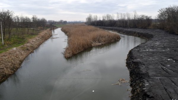 СУВА РЕКА ВЛАЖИ ПОЉА: Криваја у Србобрану постаће акумулација за наводњавање 6.000 хектара
