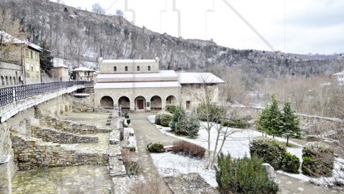 DUH SVETOG SAVE I SADA LEBDI: Na prvom grobu oca srpske nacije u Velikom Trnovu, staroj Bugarskoj prestonici