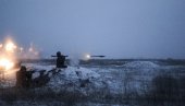 ПОГЛЕДАЈТЕ – АРТИЉЕРИЈА И ПРОТИВТЕНКОВСКИ СИСТЕМИ РАЗБИЛИ ОКЛОПЊАКЕ: Моторизована руска пешадија одбија украјински напад (ВИДЕО)