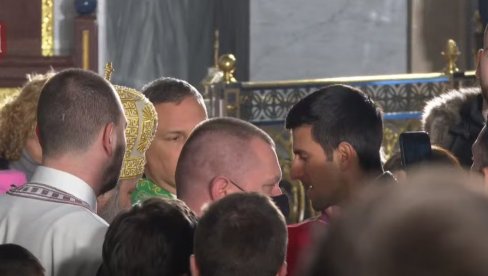 ĐOKOVIĆ SE PRIČESTIO: Novak sa porodicom na liturgiji u Hramu Svetog Save (VIDEO)