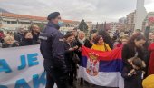 VELIČANSTVEN DOČEK ĐOKOVIĆA U BUDVI: Viore se srpske zastave, a zapevala se i ova patriotska pesma (FOTO/VIDEO)