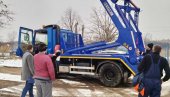 KOMUNALCIMA NOVI KAMION: JKP u Sečnju obnovilo vozni park (FOTO)