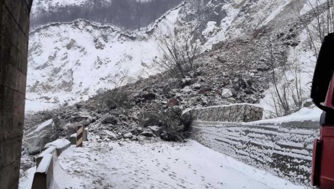 VELIKI ODRON NA PUTU KOD BRODAREVA: Prekinut saobraćaj sa Crnom Gorom preko Gostuna