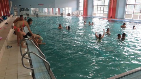 БАЗЕН У ПАРАЋИНУ ОД ПОНЕДЕЉКА У ФУНКЦИЈИ: Пливачи се враћају тренинзима, грађани рекреацији