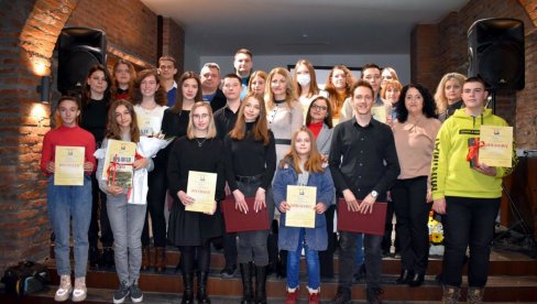 SVEDOČANSTVA PROŠLOSTI, PUTOKAZI BUDUĆNOSTI: Nagrađeno 11 vranjskih učenika na konkursu za Dan grada