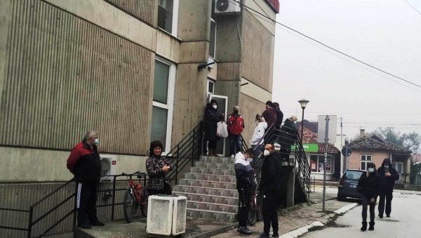 ВИКЕНД КОРОНА-ПРЕСЕК У ПАРАЋИНУ: Преко 200 нових случајева, међу њима 34 детета