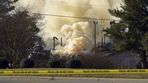 ПРЕТЕ ЕКСПЛОЗИЈЕ: Хиљаде људи евакуисано због пожара у фабрици ђубрива у Северној Каролини
