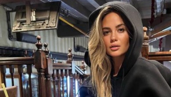 ПРЕЛЕПА ХРВАТИЦА УНИШТИЛА ТРАНСФЕР СУПРУГУ: Забранила му трансфер у Енглеску (ФОТО)