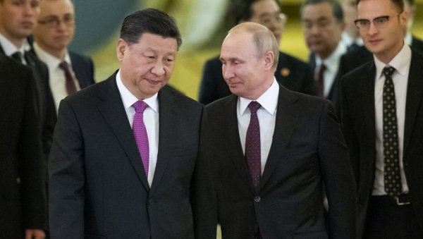 БЛУМБЕРГ: Честитком за рођендан Си Ђинпингу Путин послао шифровану поруку Западу