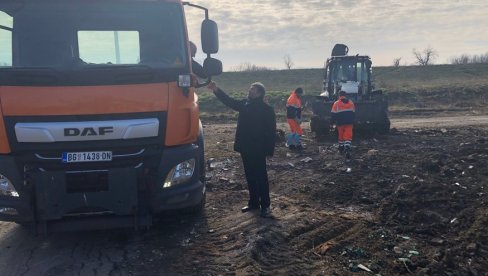 UKLONJENA DIVLJA DEPONIJA U KRNJAČI: Radnici JKP Gradska čistoća očistili 150 kubika đubreta