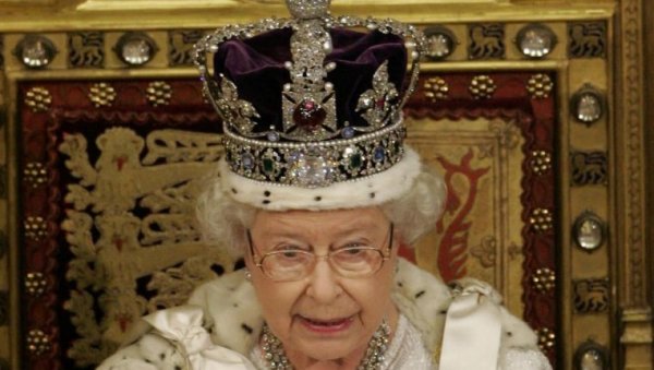 УОЧИ ЈУБИЛЕЈА: Краљица Елизабета примила госте на чајанки у Сандрингему