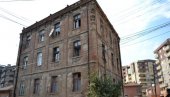 OBNOVA DEVINE KUĆE RUGANJE ŽRTVAMA: Oštre reakcije na obnovu kuće ratnog zločinca iz Drugog svetskog rata u južnom delu Kosovske Mitrovice