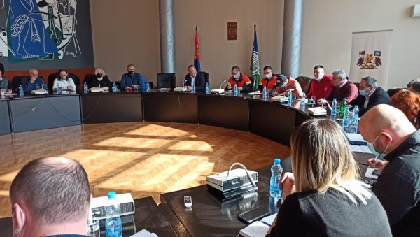 ЈЕ ЛИ ЗДРАВО И КОЛИКО ПЛАЋАЈУ?  Мештани борских села траже одговоре од кинеских компанија Зиђин Копер и Зиђин Мајнинг