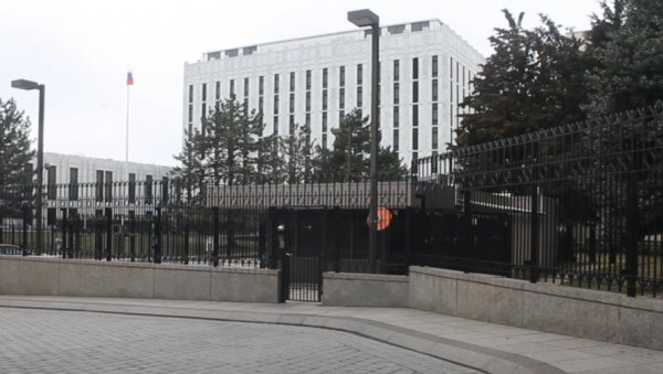ДРАМА У АМЕРИЦИ: Амбасаду Русије у Вашингтону оградили због два сумњива кофера, али у њима нису пронађене експлозивне направе