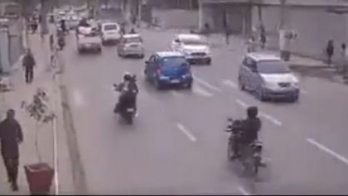 POJAVIO SE SNIMAK ZEMLJOTRESA U AVGANISTANU: LJudi od siline potresa padali po ulicama (VIDEO)