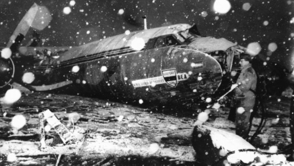 МЕЂУ ЖРТВАМА И ИСТИНА ЗАКОПАНА: Позадина авио-катастрофе у којој су пре 64 године погинули фудбалери Манчестер јунајтеда још није расветљена