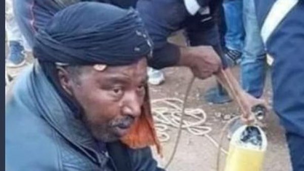 НАЦИОНАЛНИ ХЕРОЈ: Сахрави голим рукама копао земљу да би избавиo дечака из бунара (ФОТО)