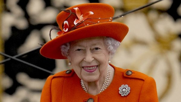 ИЗМИЧЕ ЈОЈ САМО ЛУЈ ЧЕТРНАЕСТИ: Краљица Елизабета Друга данас заокружила  70 година владавине