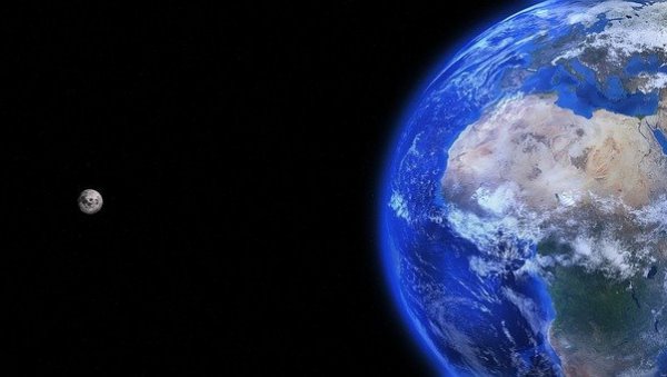 СВЕМИР ИЗ СЕНКЕ: Забележене фантастичне фотографије Земље и Месеца (ФОТО)