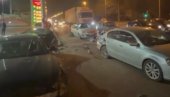 TEŠKA SAOBRAĆAJNA NESREĆA KOD ALTINE: Delovi vozila razbacani po putu,  automobil se prepolovio (VIDEO)