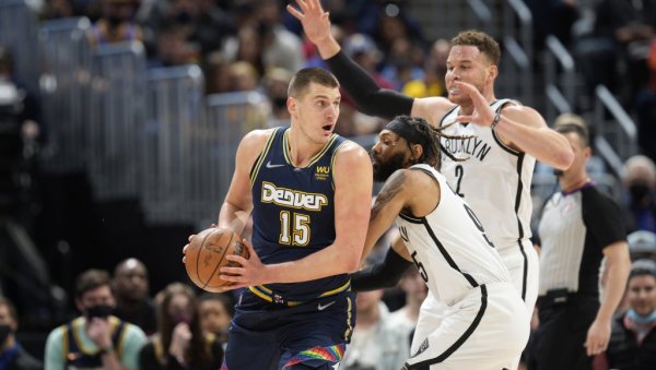 СРБИНУ ПУКО ФИЛМ! Никола Јокић се разбеснео против тима снова (ВИДЕО)