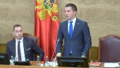 НЕ ВЕРУЈЕ МУ 90 ОДСТО ПАРЛАМЕНТА Демократе уочи гласања о поверењу црногорској влади: Абазовић треба да поднесе оставку