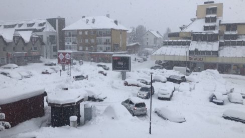 UPOZORENJE ZA VOZAČE: Neprohodan put Šavnik-Žabljak zbog snega