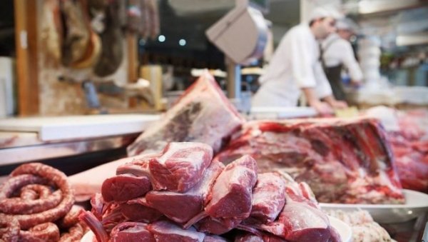 ШНИЦЛЕ НЕМА КО ДА СЕЧЕ: Великим трговинским ланцима на нашем тржишту недостаје занатлија за обраду меса