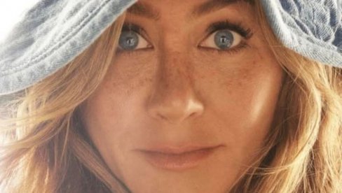 PREMINUO OTAC DŽENIFER ANISTON: Glumica se oprostila potresnom fotografijom na svom Instagram profilu (FOTO)