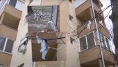 KOMŠINICA BACA SMEĆE, ŠPRICEVE, NOŽEVE: Sve kroz prozor - sramni prizori ispred zgrade u Beogradu