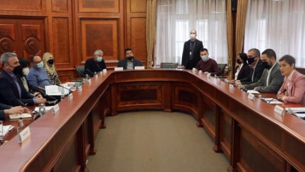 СВИМА АДЕКВАТНА ОДШТЕТА: Премијерка се сусрела са грађанима који имају проблем са експропријацијом