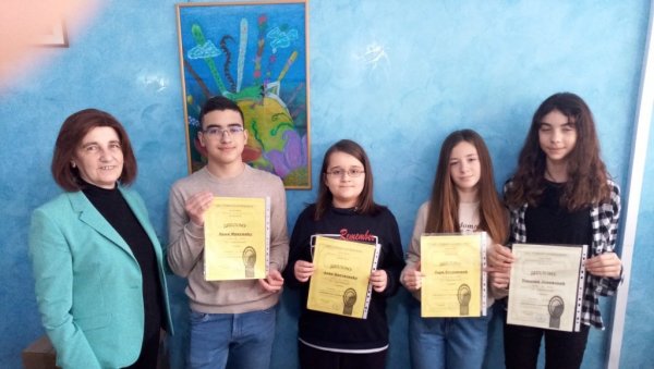 ОСНОВЦИМА ИЗ „СТЕВАНА“ СВЕ ПРВЕ НАГРАДЕ: Убедљиво најбољи на такмичењу из физике у Параћину