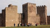 PRIVLAČE IH TAJNE ĐURĐEVOG GRADA: Tvrđava u Smederevu, uprkos pandemiji, poslednjih nekoliko godina mami sve veći broj turista