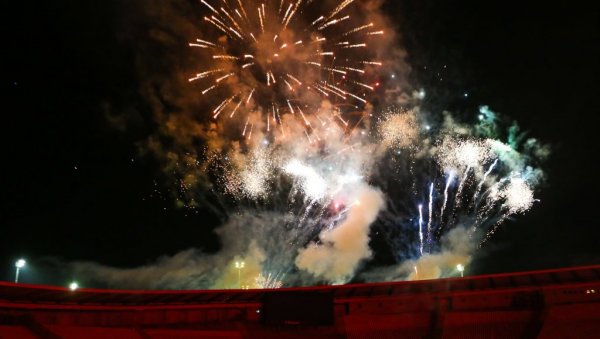 ЗВЕЗДА НАЈАВИЛА ЦРВЕНО-БЕЛО ПРОЛЕЋЕ: Спектакл на Маракани пред почетак сезоне (ФОТО)