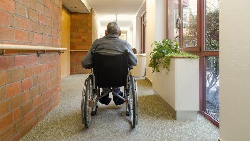 STARE SELE  IZ LESKOVCA  U SUBOTICU: Država ukinula dotirani smeštaj u privatnim gerontološkim centrima, stanarima nove adrese