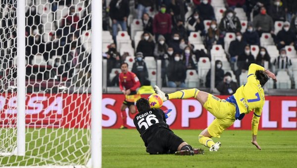 ВЛАХОВИЋ ПРЕД ВРАТИМА ПАКЛА: Навијачи Фиорентине му спремају добродошлицу, а његова реакција је непроцењива (ВИДЕО)